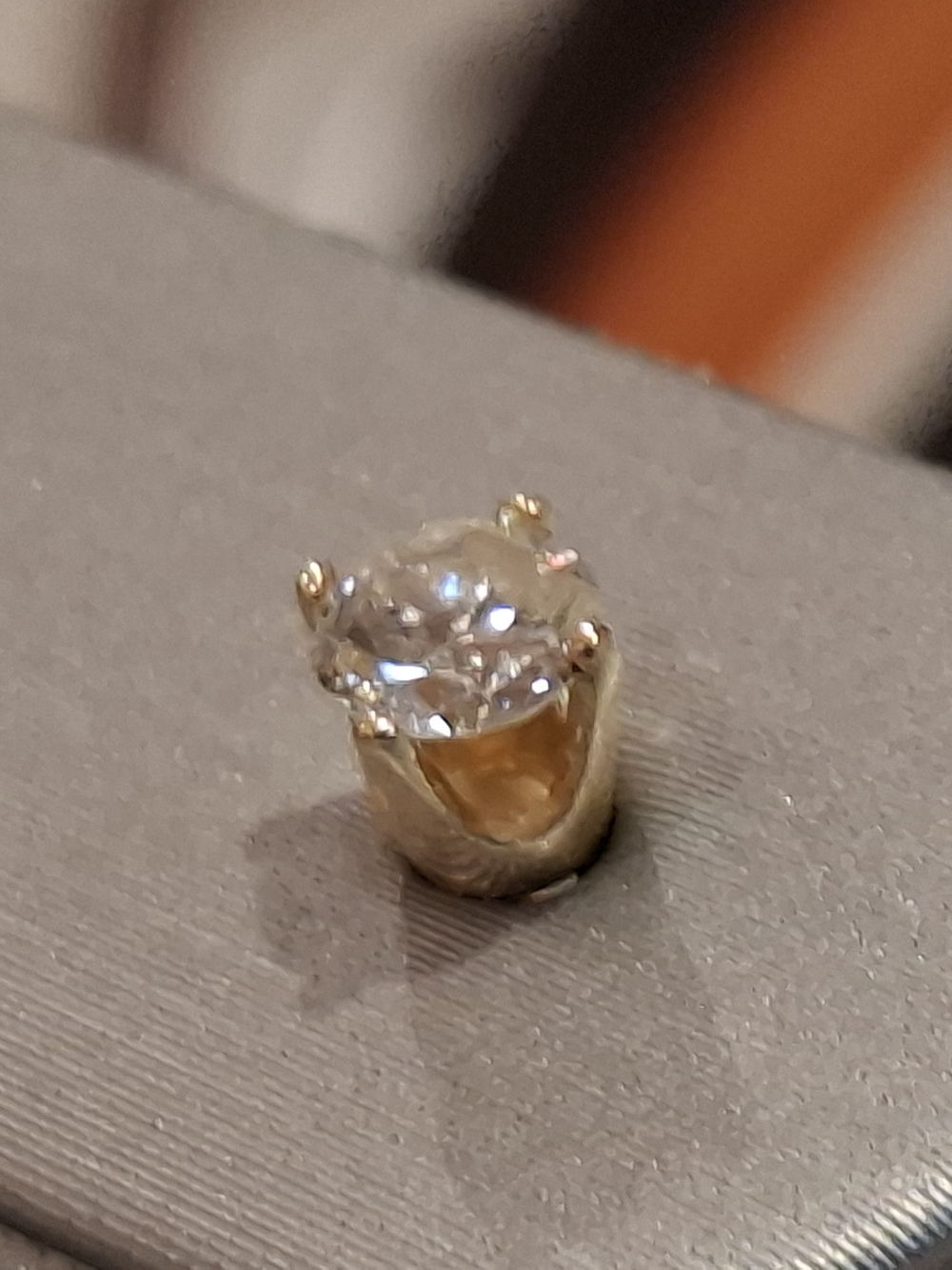 DIAMOND GOLD Solitaire Stud Earring with Clear Stone